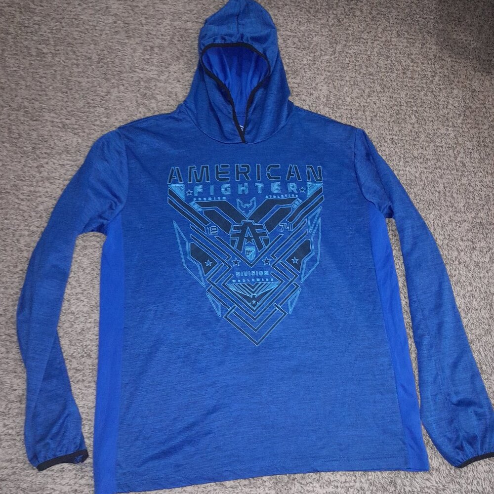 Thin hooded shirt